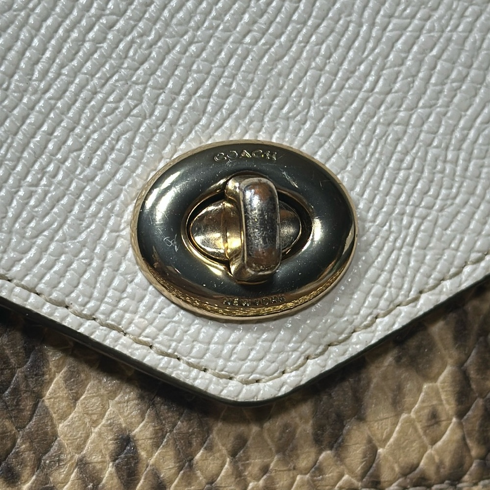 COACH Slim Turnlock Envelope Wallet With Chain - Picture 5 of 16